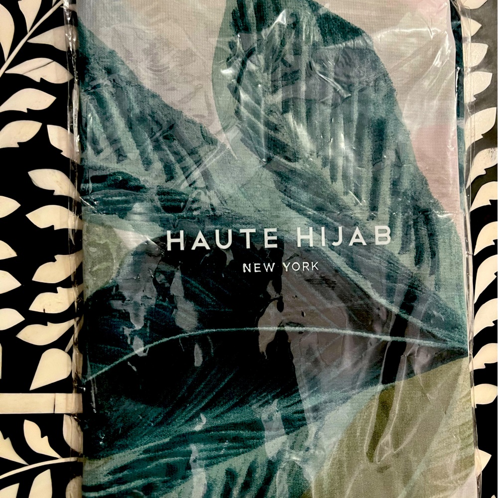 Haute hijab- brand new chiffon rectangular scarf, still packaged!